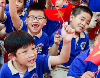 Hoc sinh Ha Noi tuu truong som nhat ngay 1/9 hinh anh