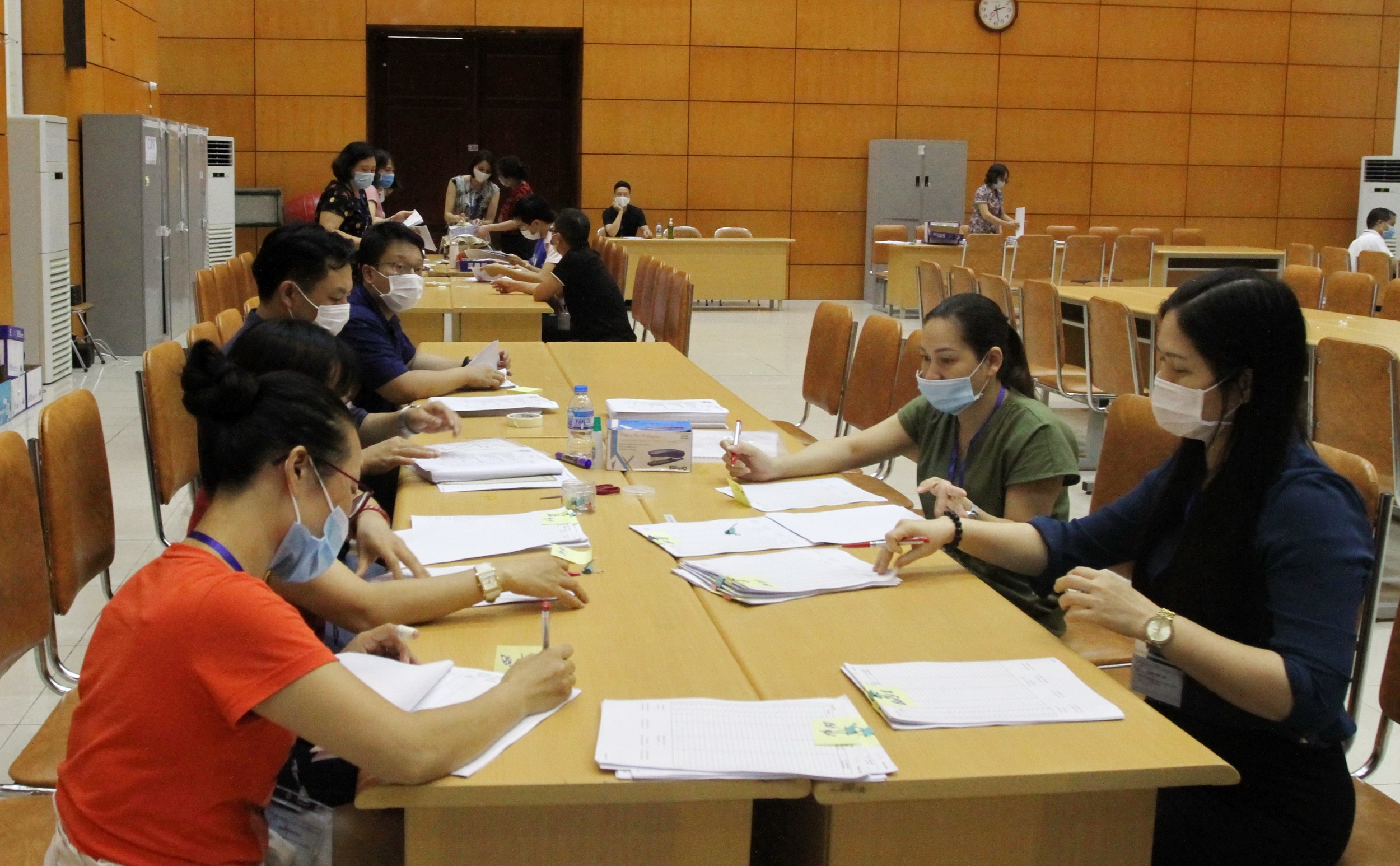 Ha Noi hoan thanh cham thi tot nghiep THPT hinh anh