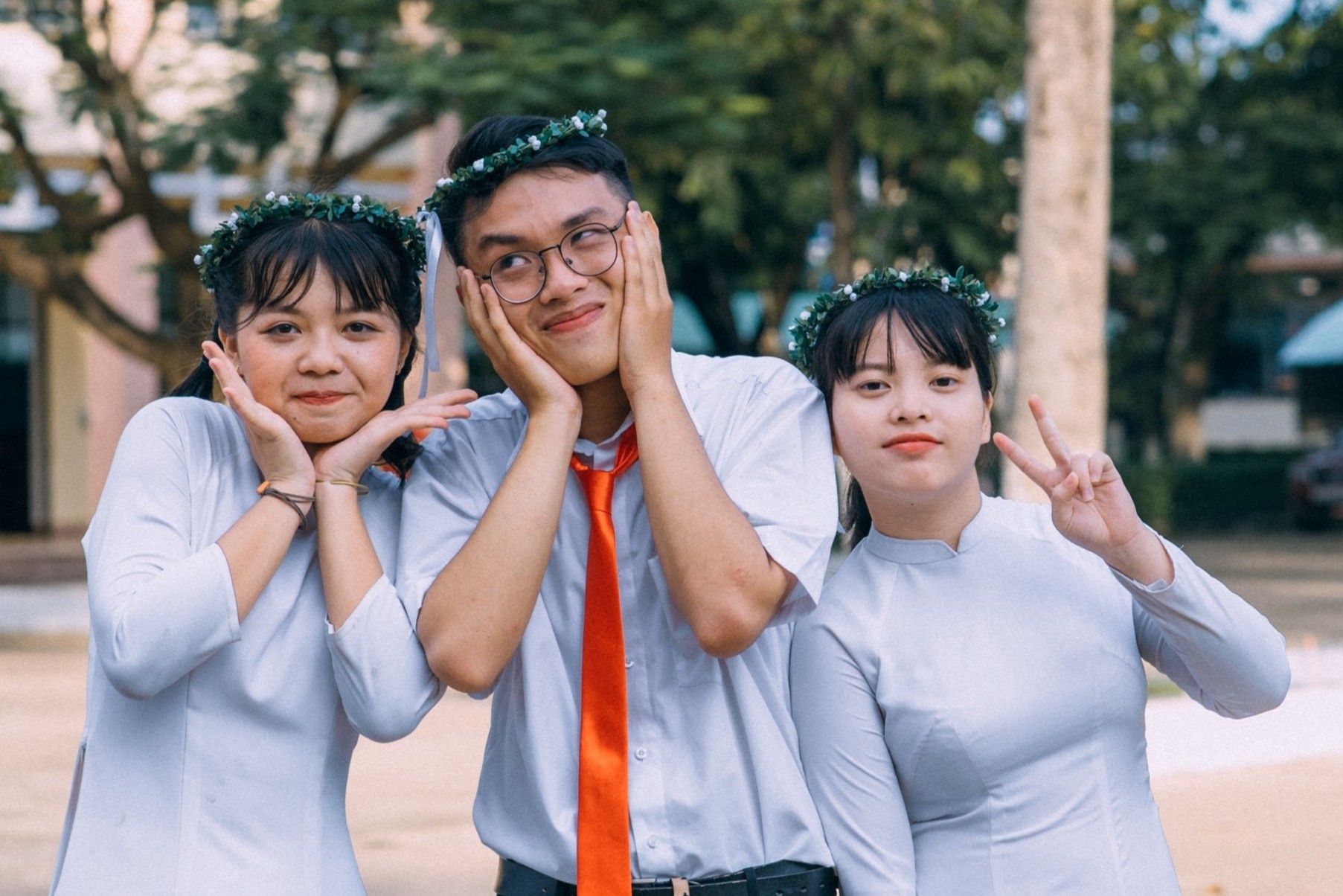 Hai hoc sinh cung lop dat diem 10 mon Tieng Anh hinh anh