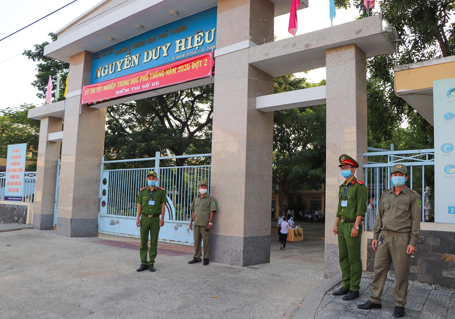 ky thi tot nghiep THPT dot 2 anh 1