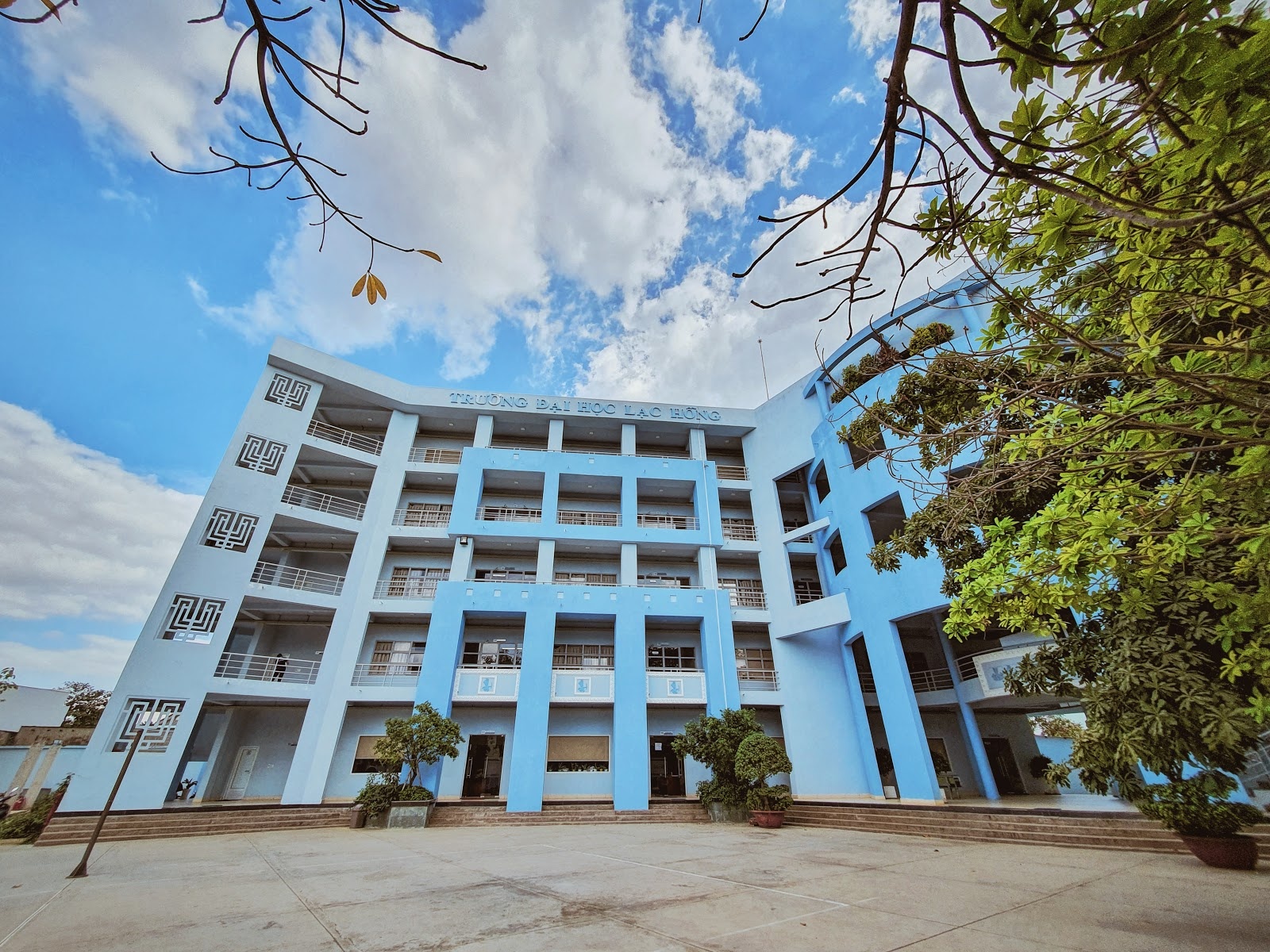 Hoc phi dai hoc ngoai cong lap anh 7