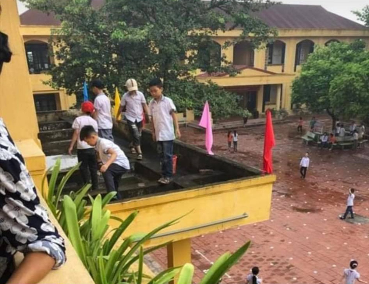 hoc sinh ra mai hien tang 2 nhat rac anh 1