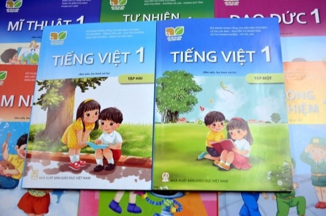 Khong minh bach ve sach giao khoa, hieu truong co bi cach chuc? hinh anh