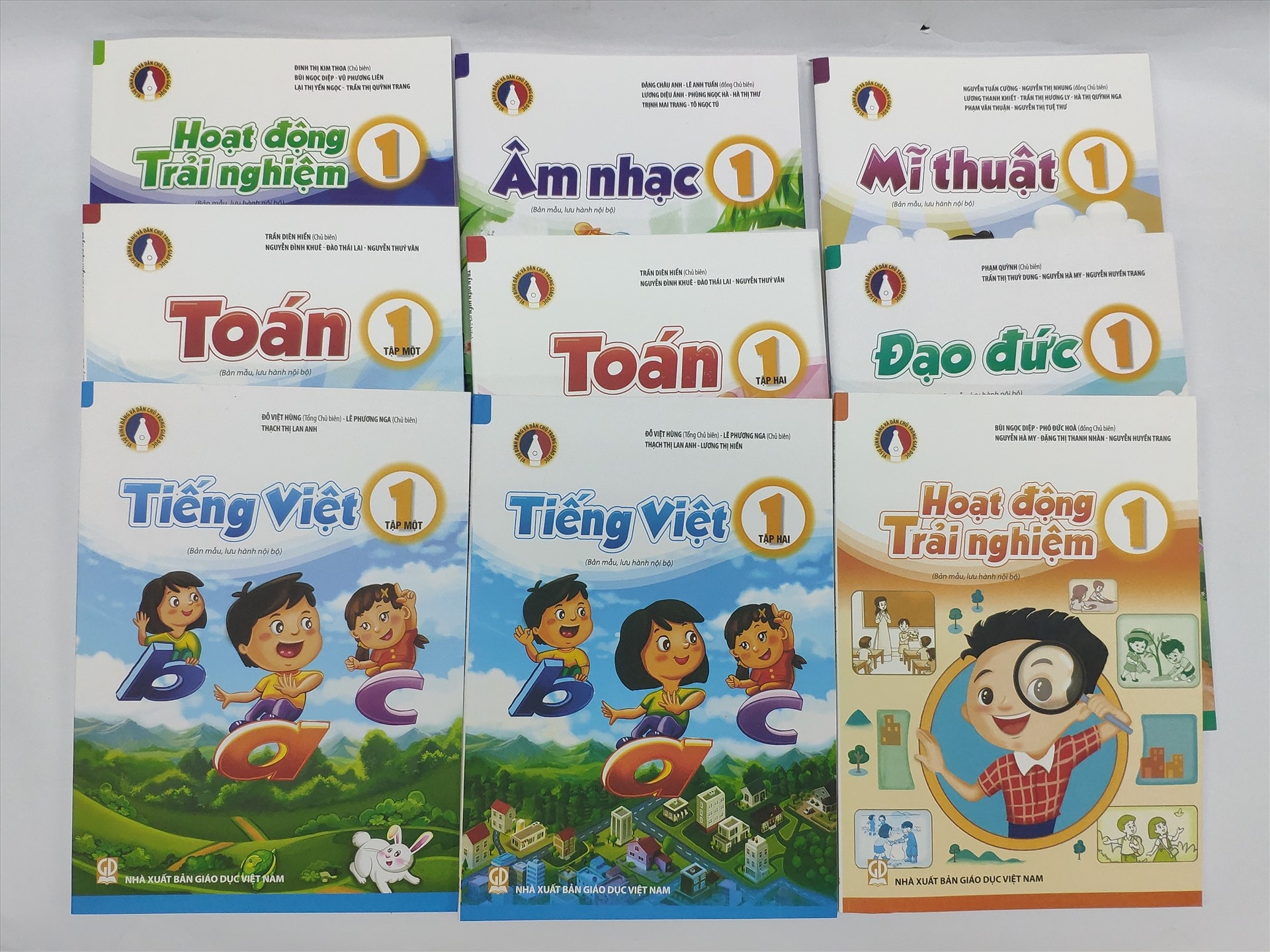 Khong duoc ep buoc hoc sinh mua tai lieu anh 1