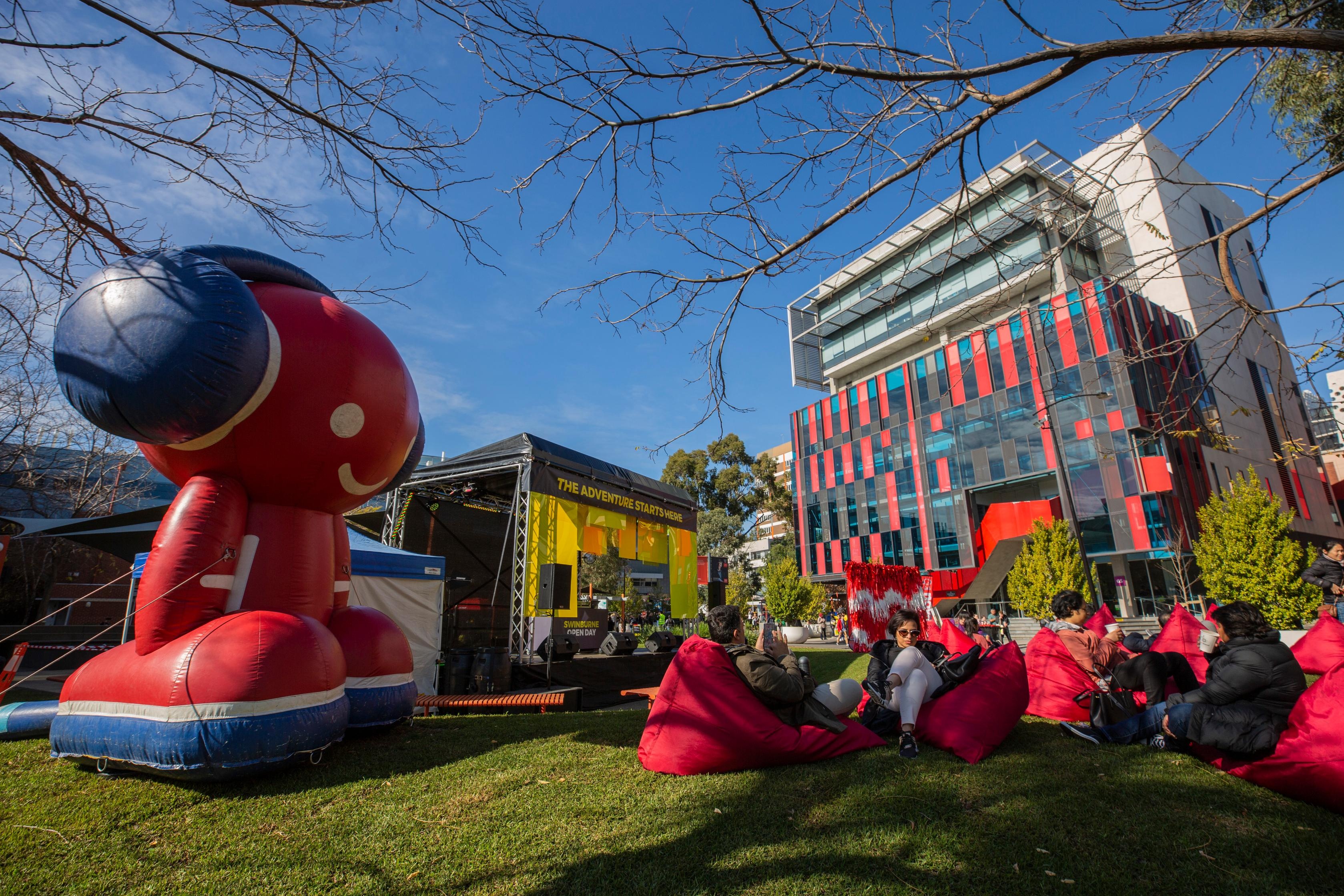 Ngoi nha cua quan quan Olympia anh 2