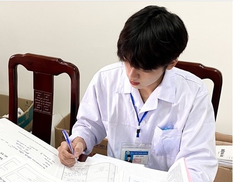 Nam sinh truong y ke chuyen truc dem o benh vien hinh anh