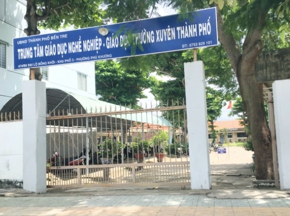 Tam dinh chi hoc tap 4 nu sinh o Ben Tre danh nhau hinh anh