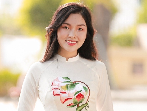 Nu sinh Dai hoc Kien truc dam me hoi hoa hinh anh