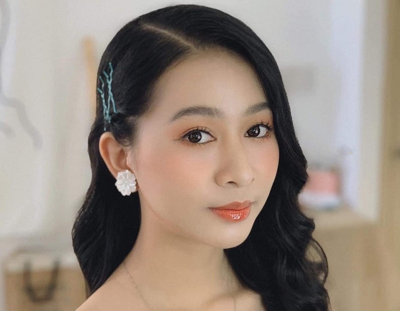 Nu sinh Hue gioi ngoai ngu, dam me day hoc hinh anh