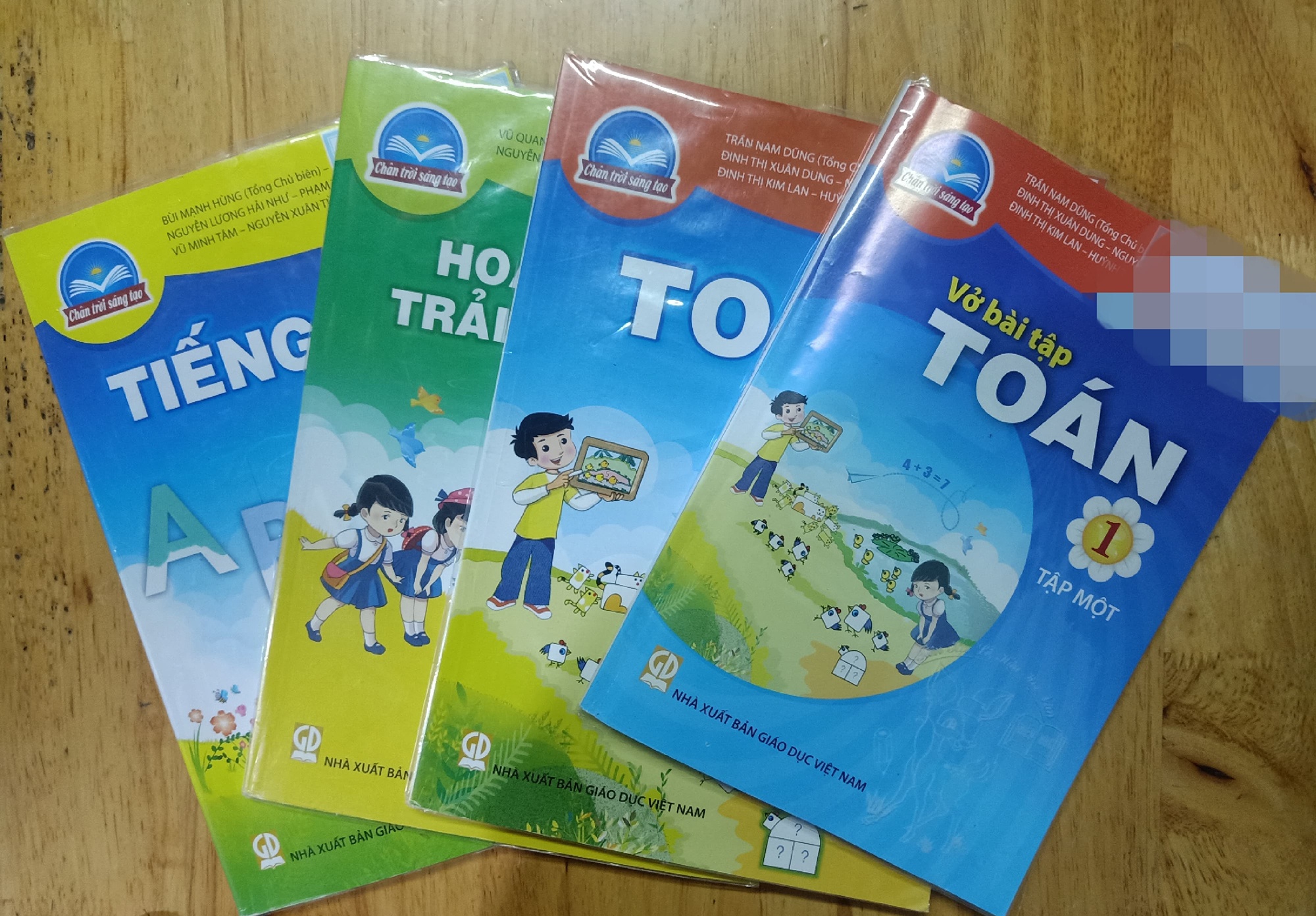 kem con hoc Tieng Viet lop 1 anh 1