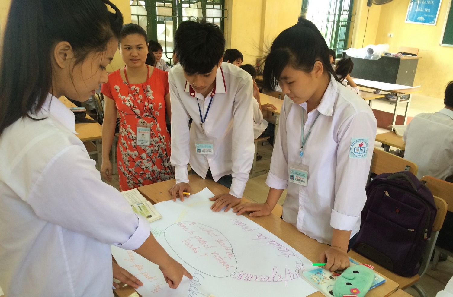 'Cô giáo làng' dạy học sinh kỹ năng nói tiếng Anh  ảnh 1 'Co giao lang' day hoc sinh ky nang noi tieng Anh anh 1
