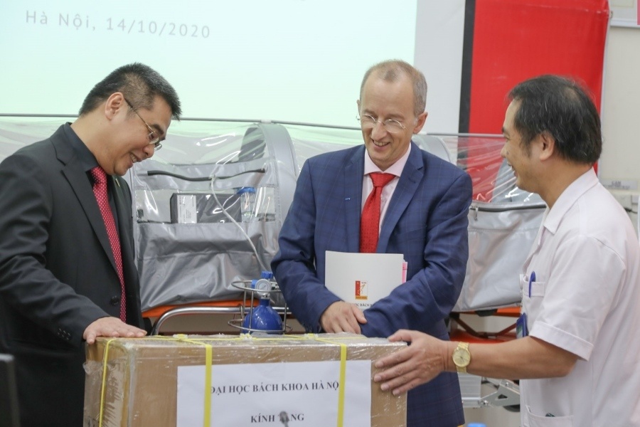 Nhom ky su truong Bach khoa che tao bang ca ap luc am anh 2