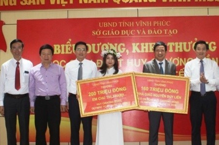 Vinh Phuc thuong 200 trieu dong cho hoc sinh gianh huy chuong IMO hinh anh