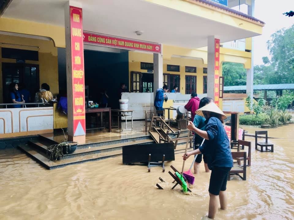 Truong lop tan hoang sau lu anh 1