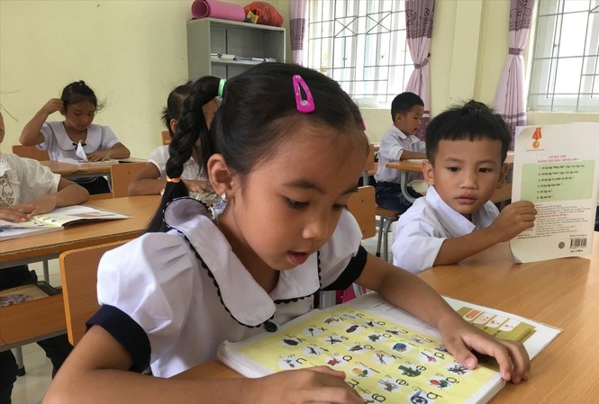 Ba dieu chinh trong tham dinh sach giao khoa lop 2, lop 6 hinh anh