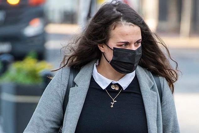 Tro giang nguoi Anh ngoi tu vi quan he bat chinh voi hoc tro hinh anh