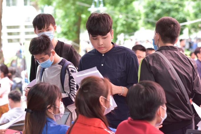 Giu nguyen muc hoc phi den het nam hoc 2021-2022 hinh anh