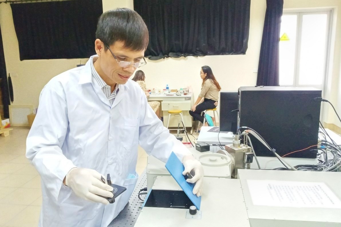 Thầy giáo 51 tuổi còn đi học ảnh 2 Thay giao 51 tuoi con di hoc anh 2