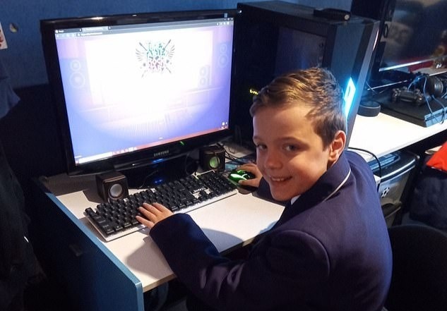 Cau be nguoi Anh hoan thanh 124 phep tinh trong mot phut hinh anh