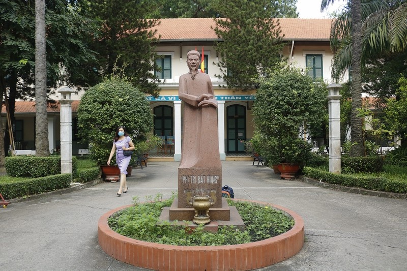 Truong trung hoc dau tien o TP.HCM anh 3