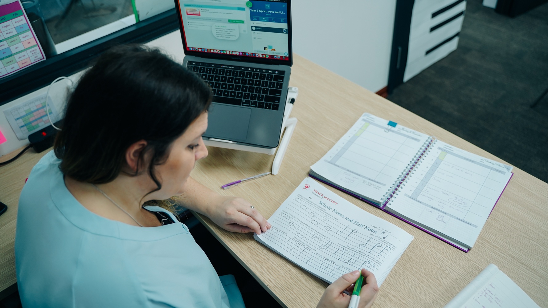 cô giáo người Anh tại trường quốc tế ảnh 13 co giao nguoi Anh tai truong quoc te anh 13