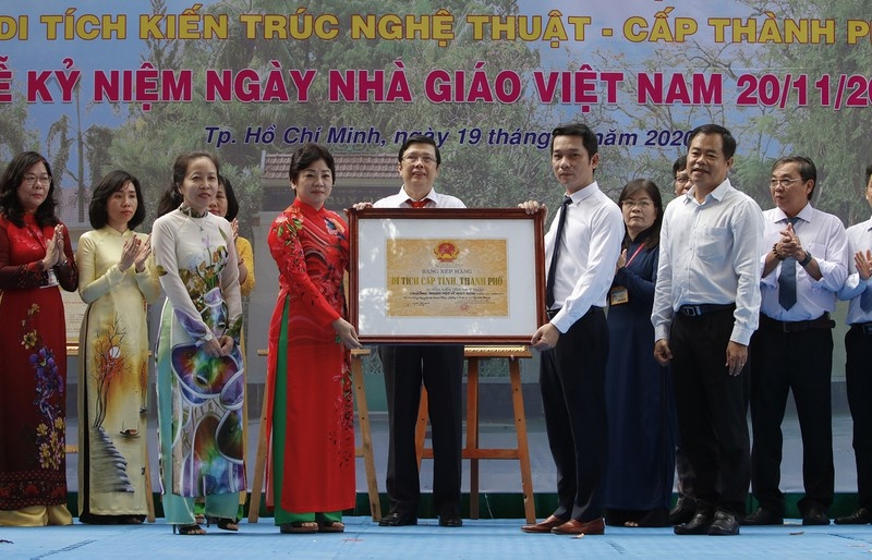 Truong trung hoc dau tien o TP.HCM anh 1