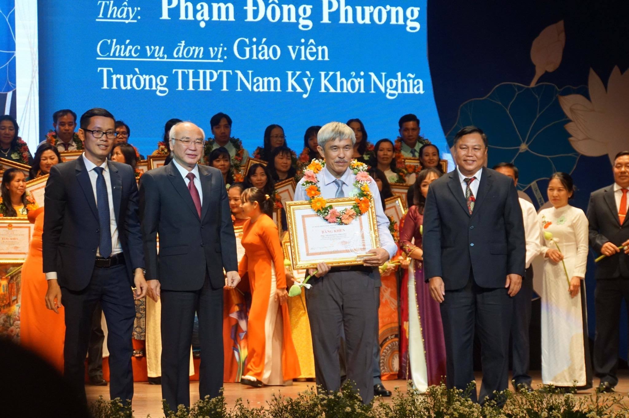 Nguoi thay tung dap xich lo, chong choi voi ung thu de len buc giang hinh anh