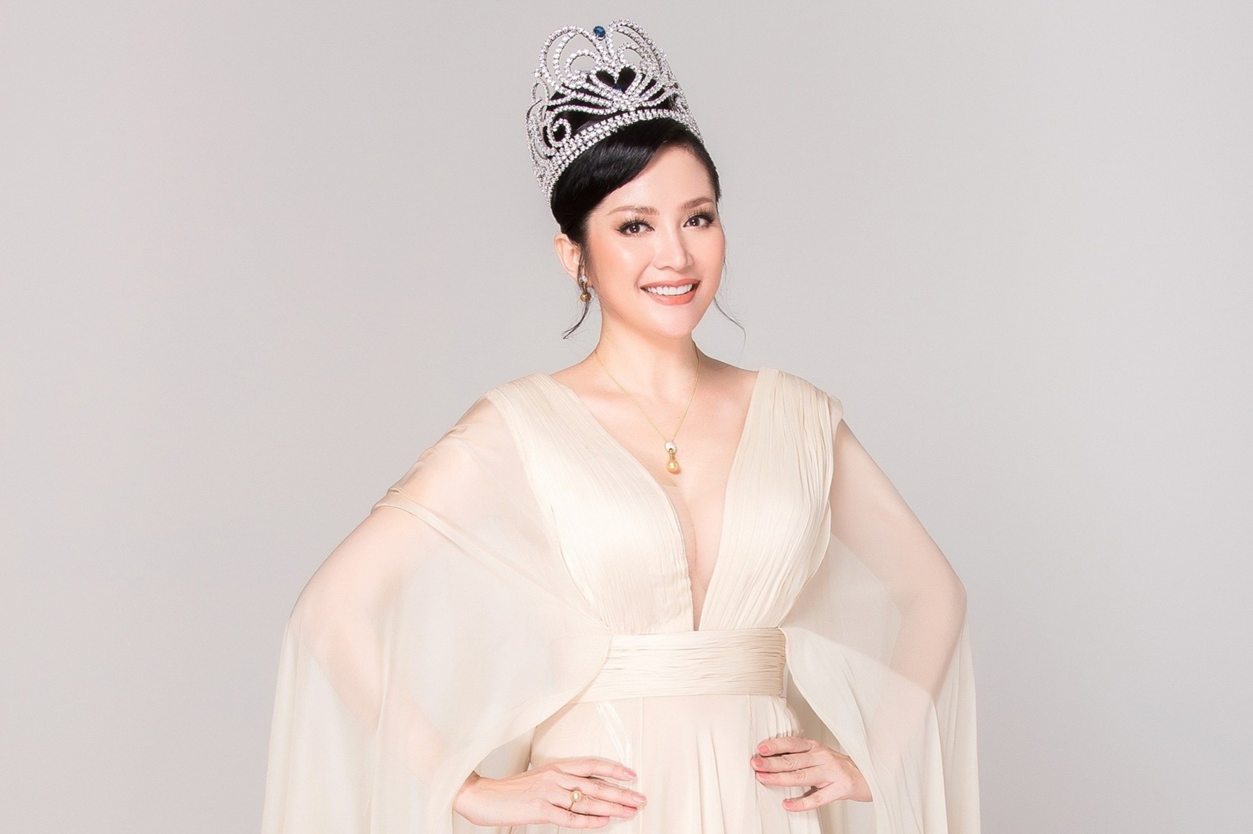 Nhung hoa hau, a hau lua chon du hoc hinh anh