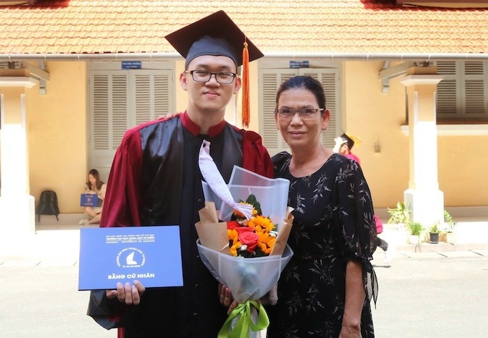 Thu khoa tot nghiep som mot nam nganh Toan hoc hinh anh