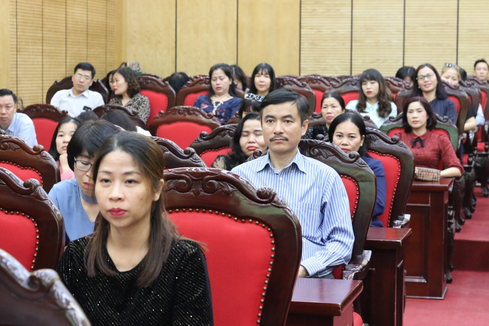 Trưởng phòng giáo dục 'đối chất trực tiếp'  ảnh 2 Truong phong giao duc 'doi chat truc tiep' anh 2