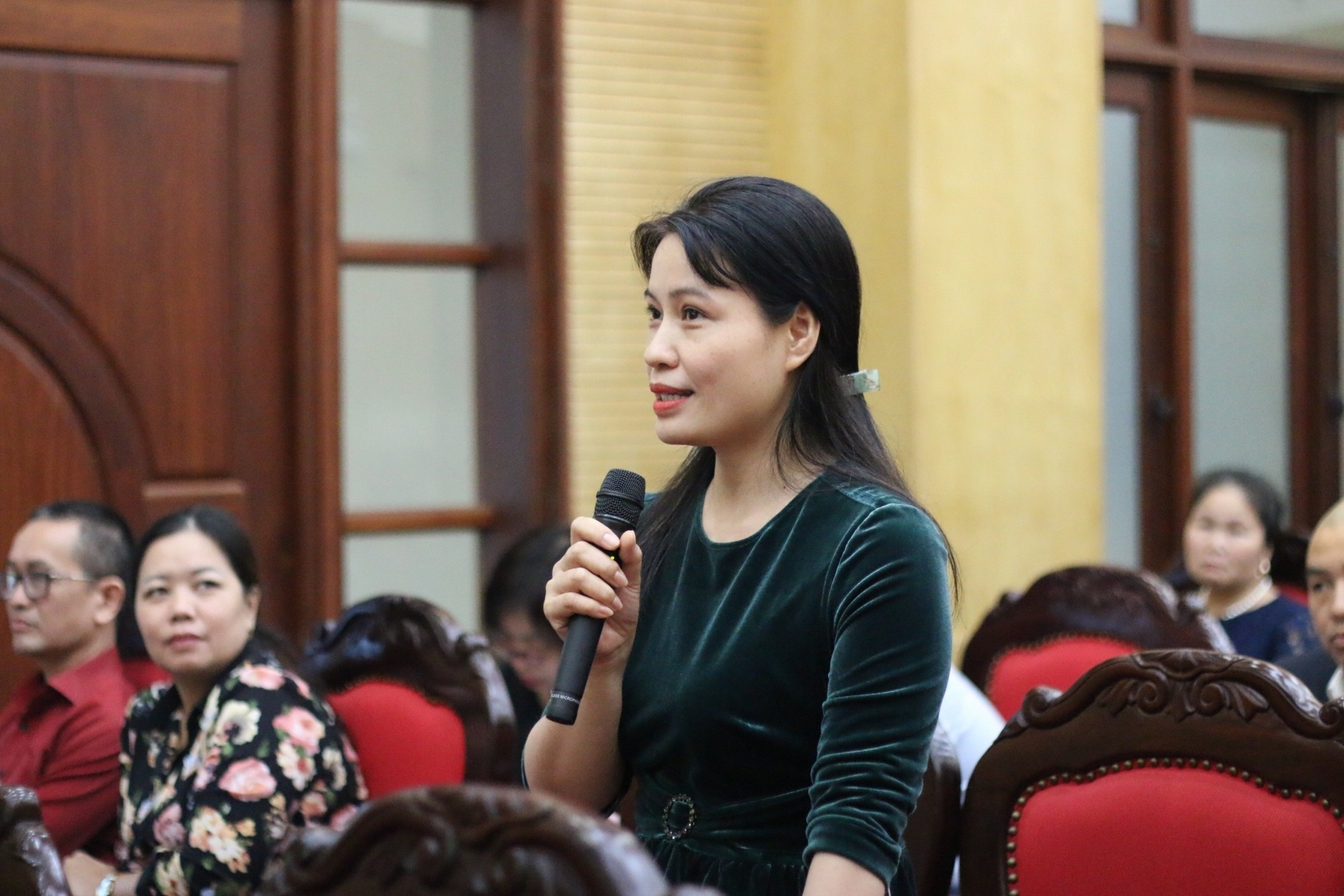Trưởng phòng giáo dục 'đối chất trực tiếp'  ảnh 3 Truong phong giao duc 'doi chat truc tiep' anh 3