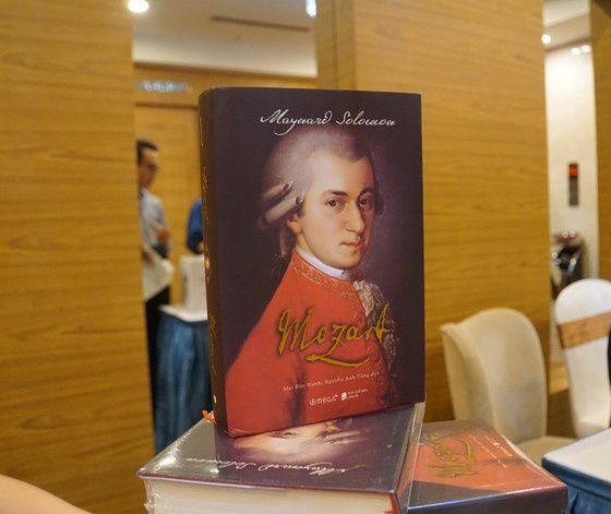 Tai hien cuoc doi thang tram cua thien tai am nhac Mozart hinh anh