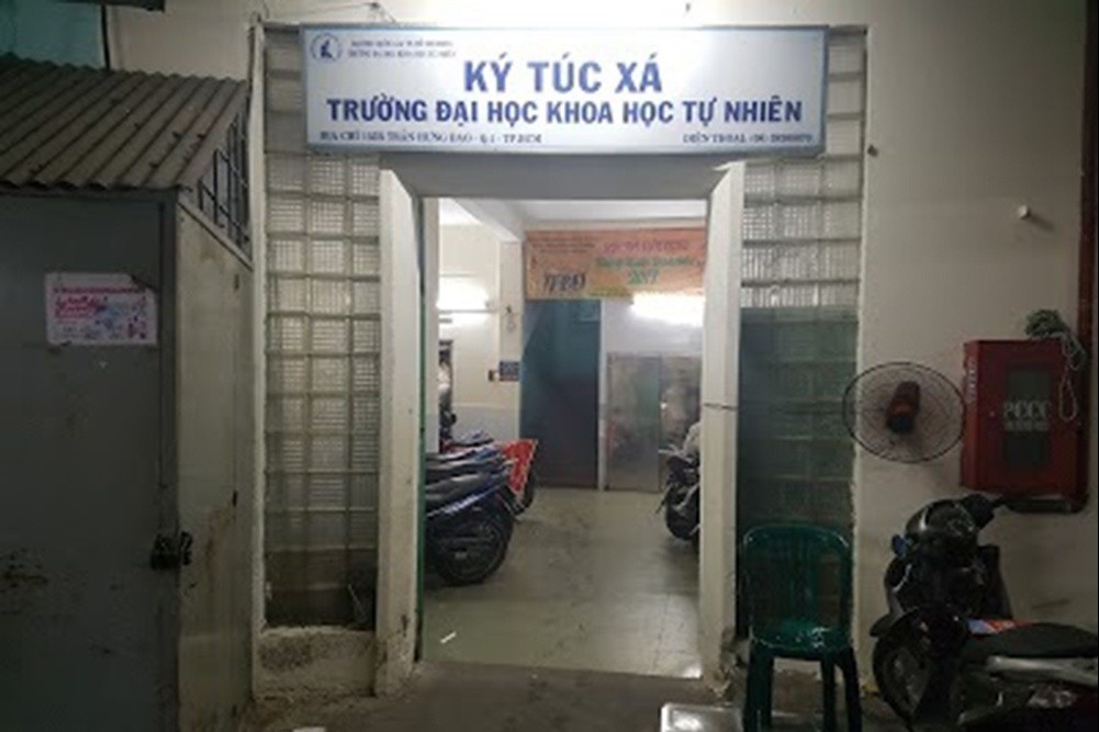 Mo lai ky tuc xa dai hoc co sinh vien tiep xuc benh nhan 1347 hinh anh