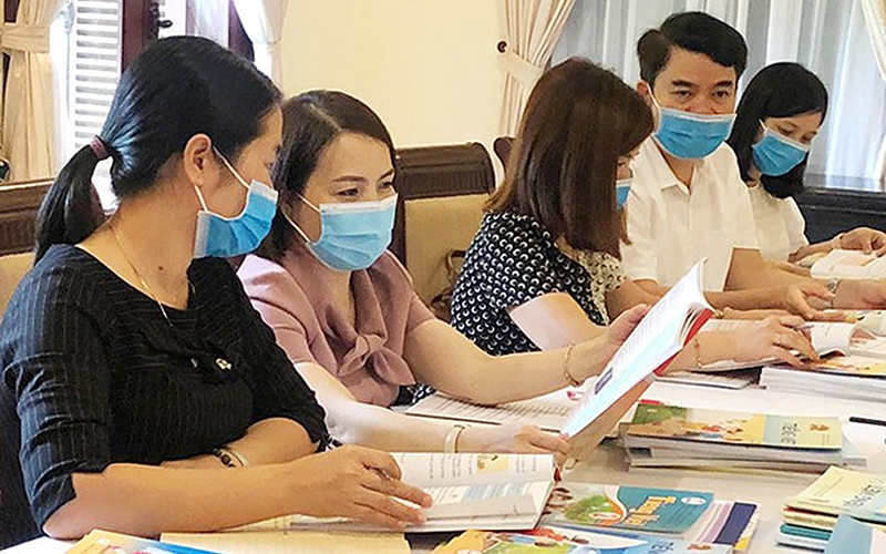 tham dinh sach giao khoa lop 2 va lop 6 anh 1