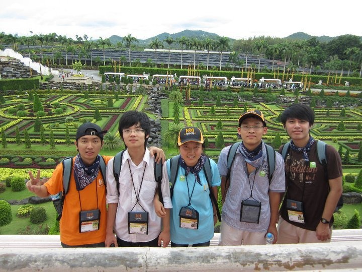 Chang trai vang Tin hoc vao Facebook anh 3