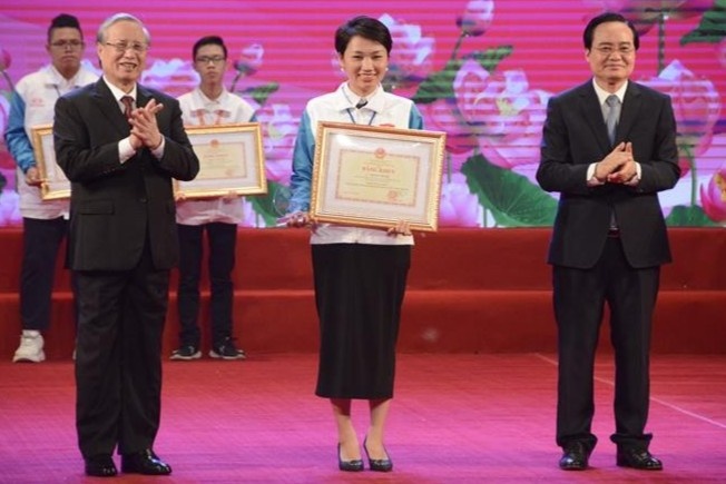 Tuyen duong 130 hoc sinh, sinh vien tieu bieu hinh anh