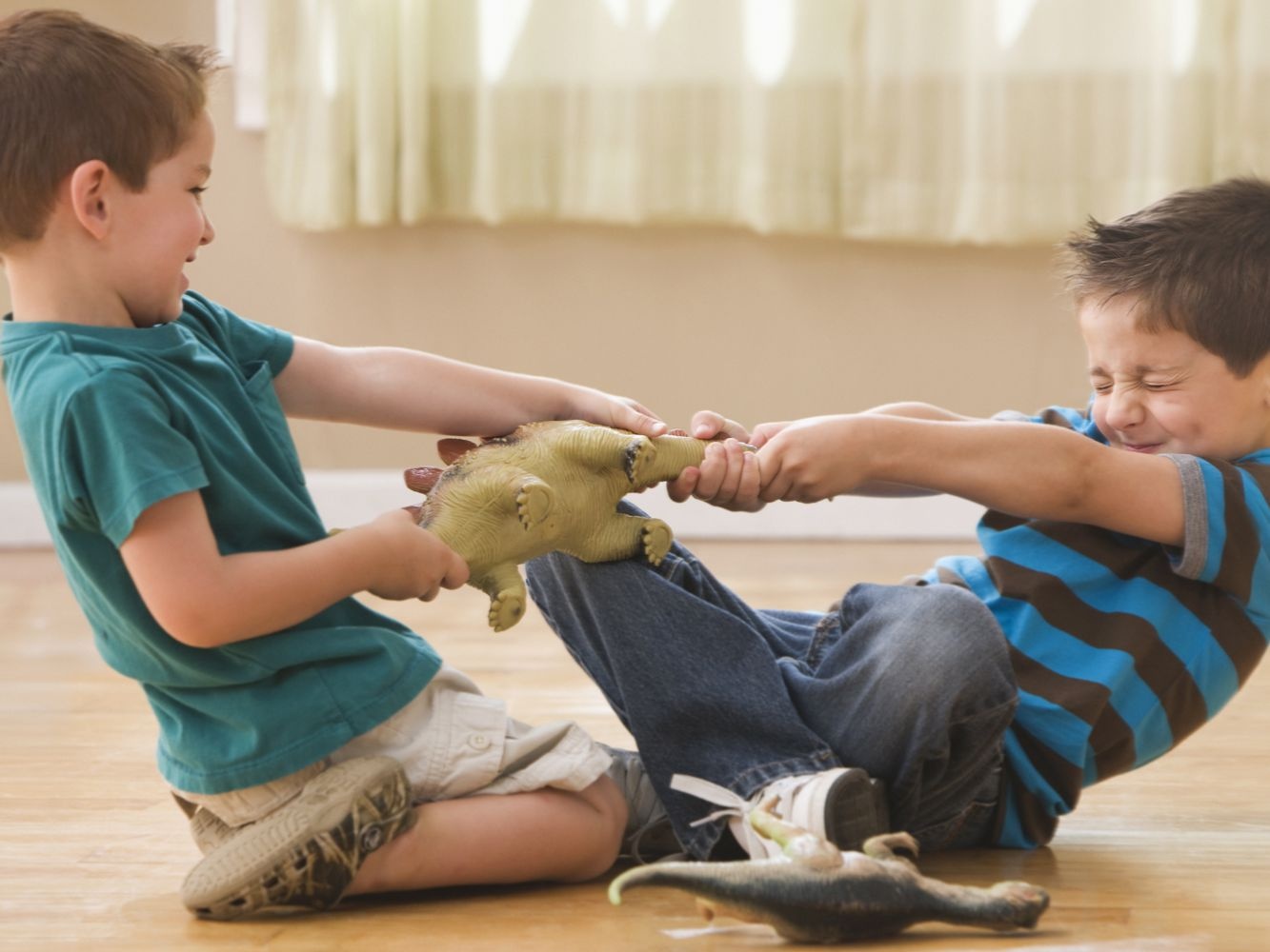 phu huynh dang day con sai cach anh 3