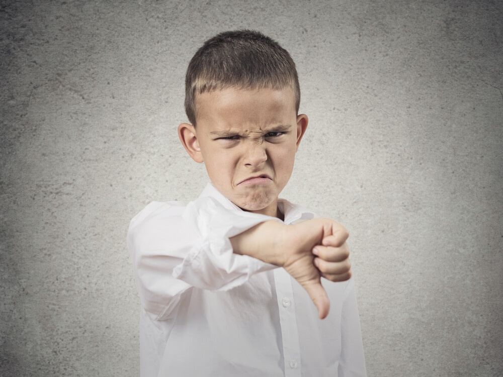 phu huynh dang day con sai cach anh 6