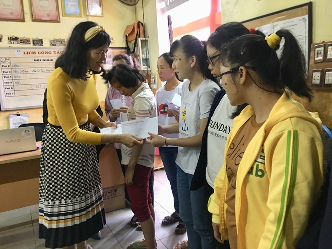 co giao 1 chan o dat Sen Hong anh 4