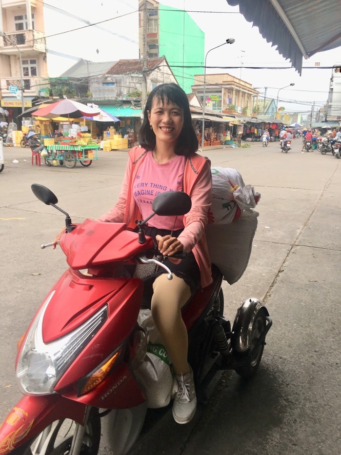 co giao 1 chan o dat Sen Hong anh 8