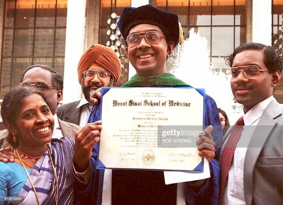 bac si tre nhat the gioi anh 1