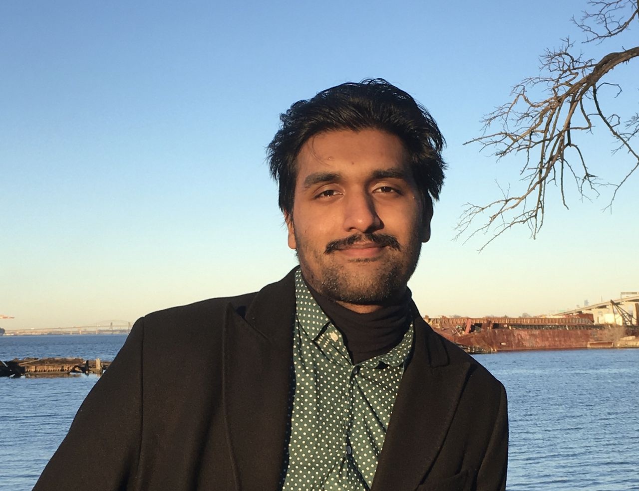 sinh vien My xuat ban hai cuon sach anh 1