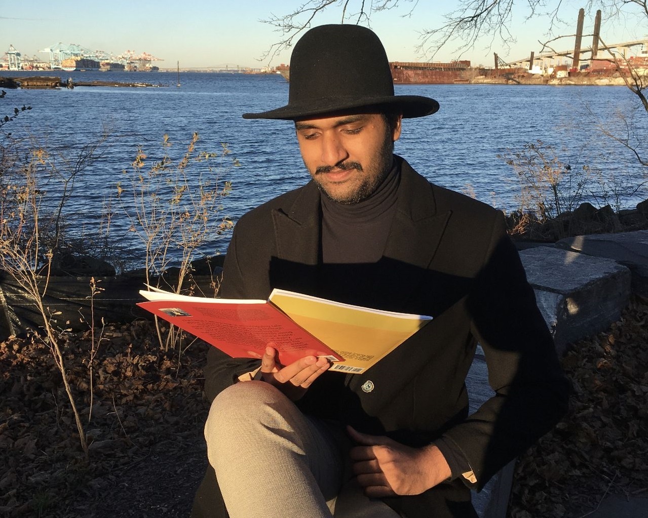 sinh vien My xuat ban hai cuon sach anh 2