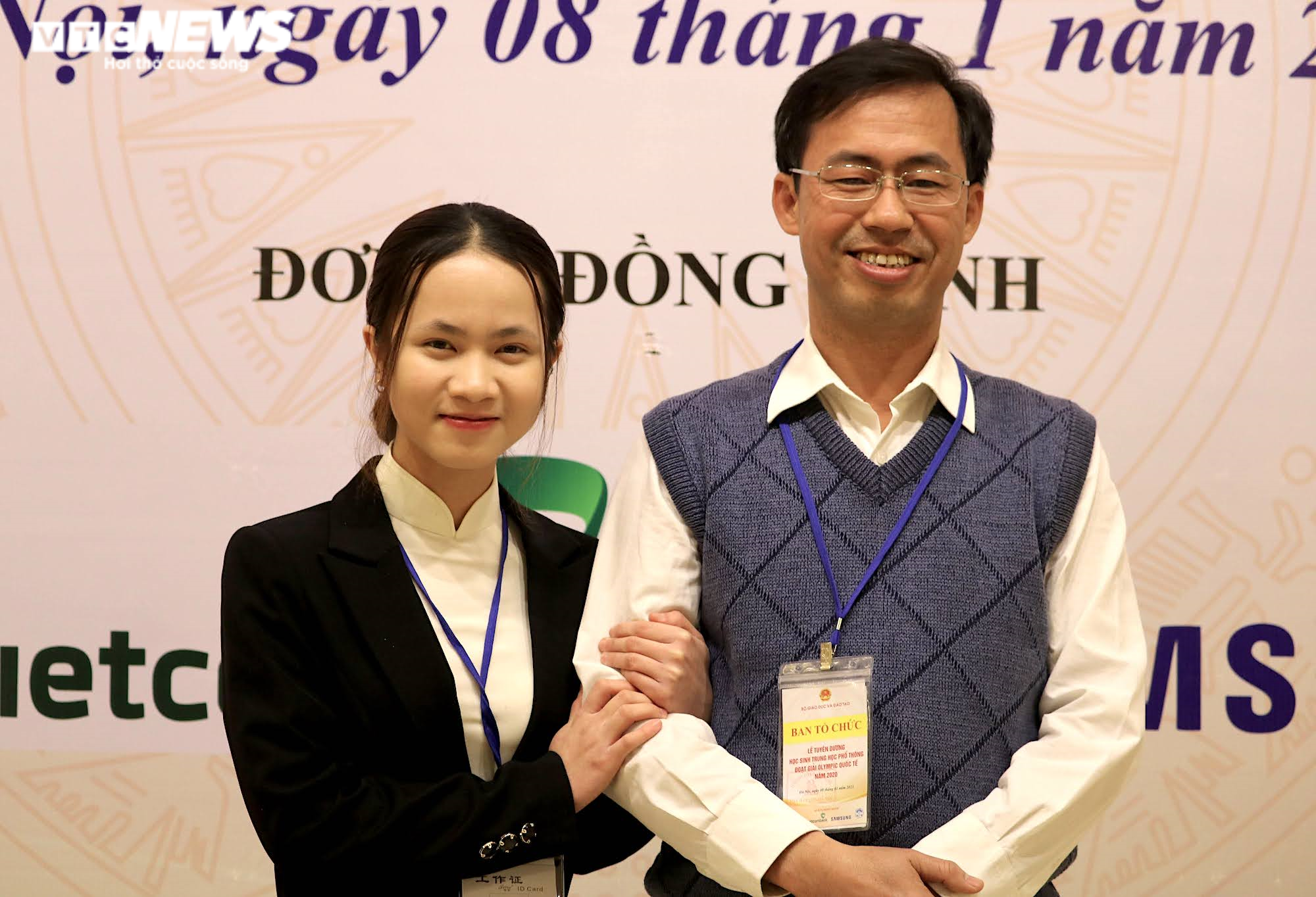 Giao vien Singapore doi mat an tu anh 2