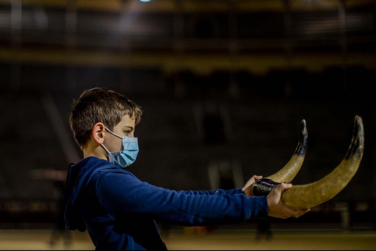 Hoc sinh Tay Ban Nha hoc ky thuat dau bo tot hinh anh