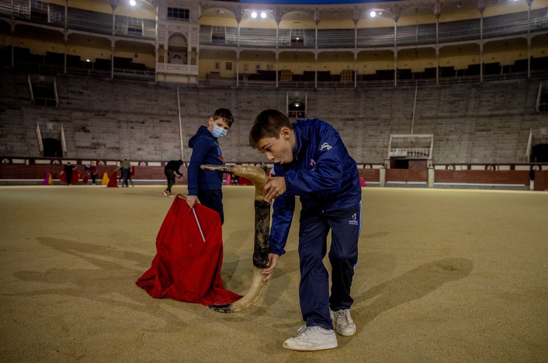 học kỹ thuật đấu bò tót ảnh 6 hoc ky thuat dau bo tot anh 6