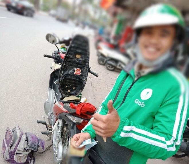 thay giao bo nghe di chay xe om anh 1