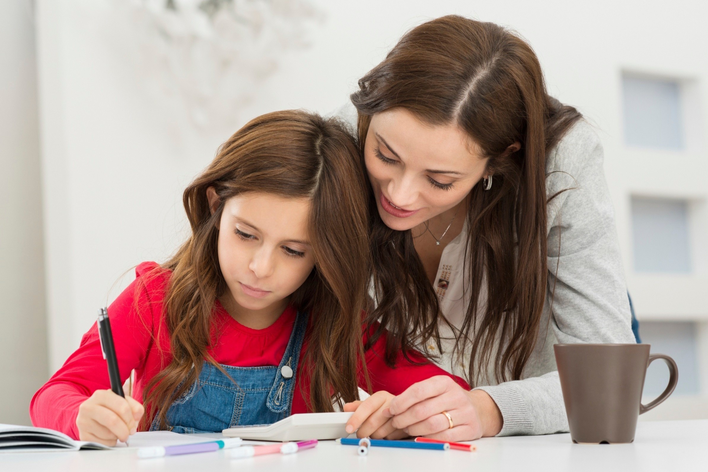 7 sai lam cua cha me khien con yeu duoi hinh anh