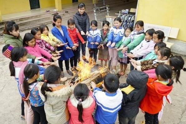 Cac huyen bien gioi o Dien Bien chong ret cho hoc sinh hinh anh