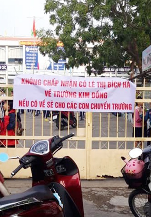 phản đối việc thay hiệu trưởng ảnh 1 phan doi viec thay hieu truong anh 1